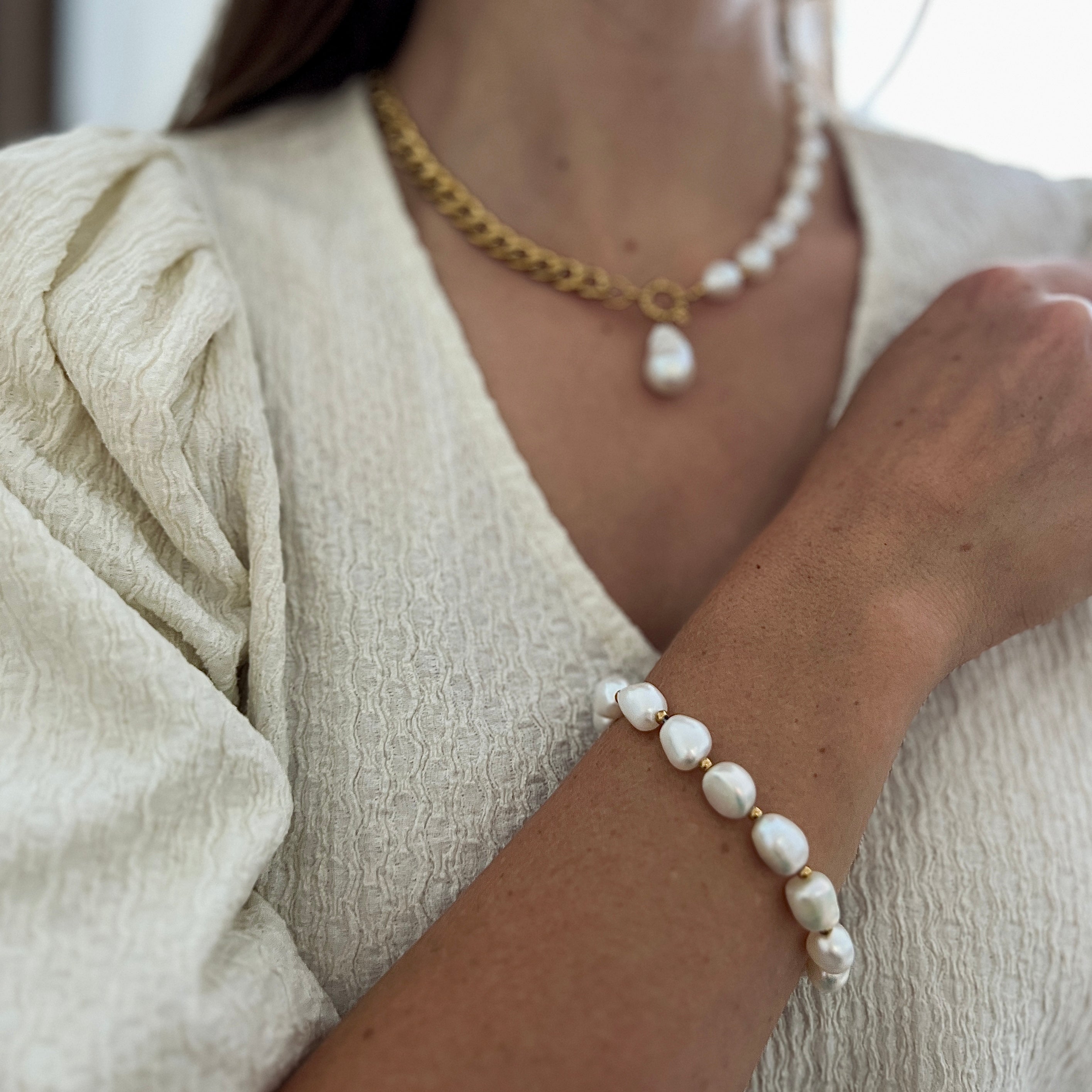 Juliette Baroque Zoetwater Parel Armband Wit met Gouden Accenten