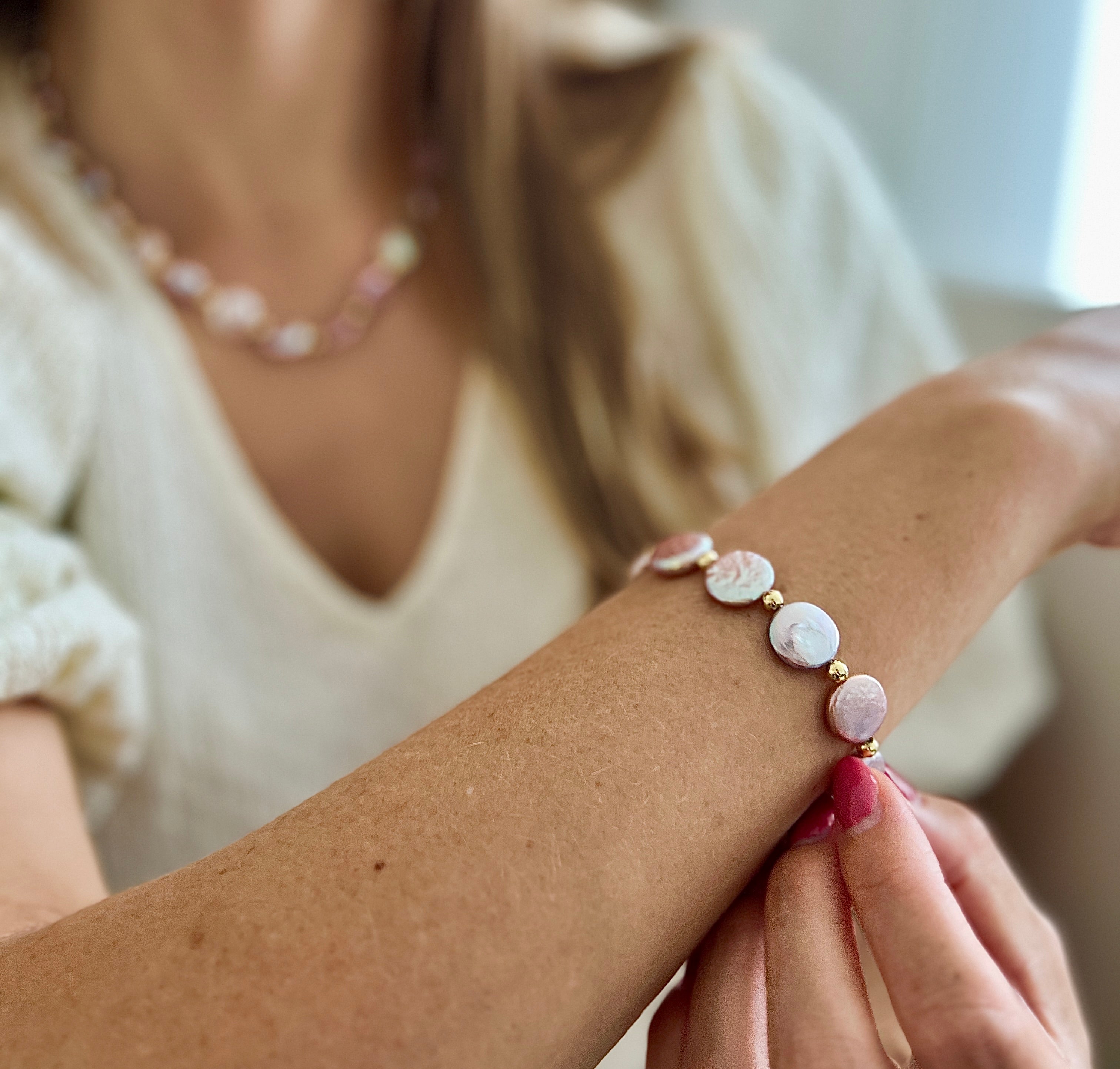 GRACE Button Zoetwater Parel Armband